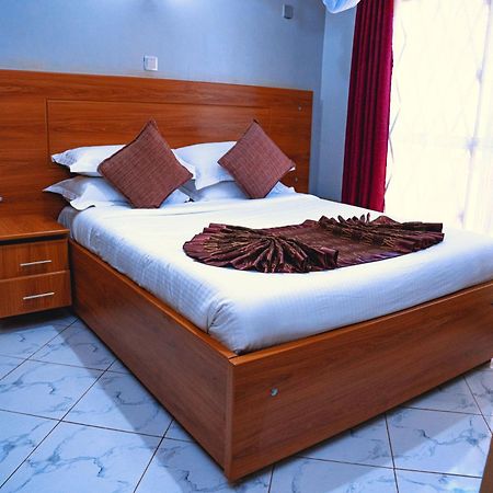 Golden Quest Hotel Entebbe Esterno foto
