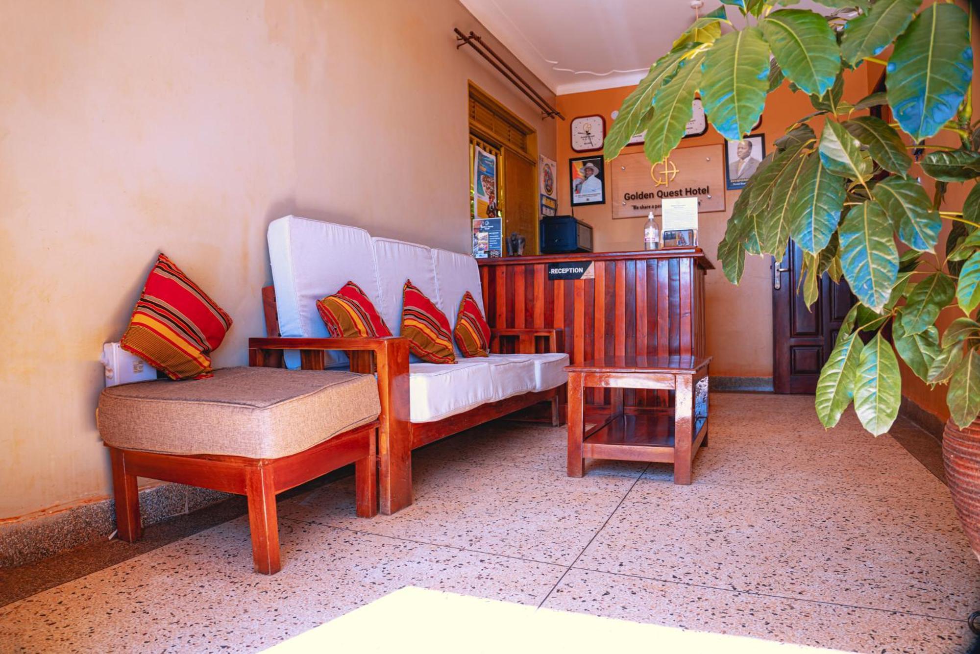 Golden Quest Hotel Entebbe Esterno foto